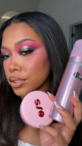leilanigreen Instagram post about Glitter loose powder review