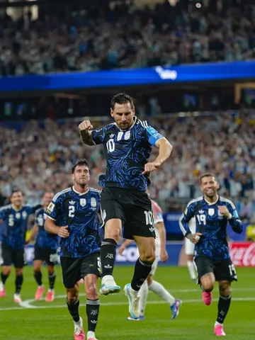 leomessi Instagram post about Group stage completion