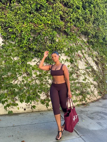 Leslie Sidora Instagram post thumbnail