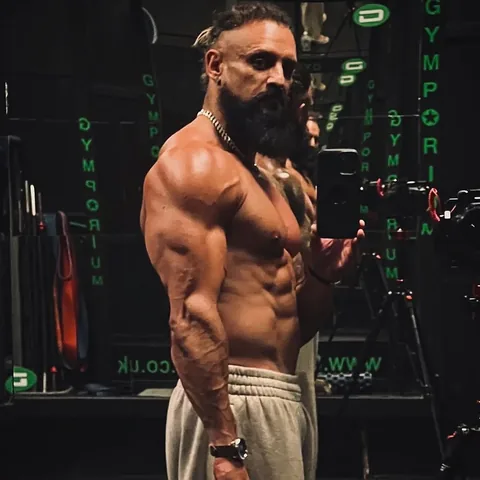 lex_fitness Instagram post about Calf training and knee pain