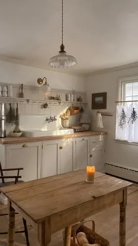 lindseybadenhop Instagram post about Quiet home morning