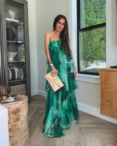 liveloveblank Instagram post about Women’s summer fashion