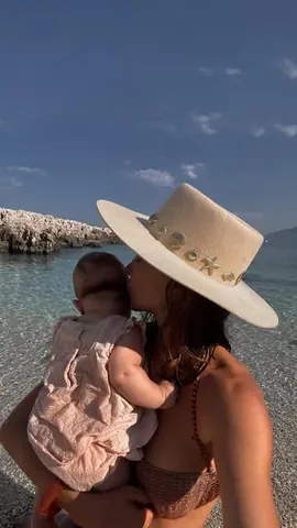 livewithoutshoes Instagram post about Child's first visit to the sea
