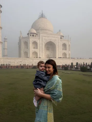 livewithoutshoes Instagram post about Family experience at the Taj Mahal