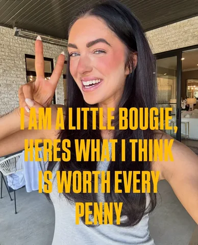 livingmybeststyle Instagram post about Petite fashion