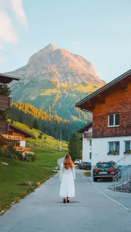 livingourmemories Instagram post about Creator income and affiliate marketing
