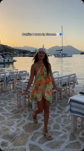lobeeston Instagram post about Travel outfits