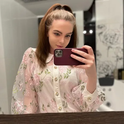 loeya Instagram post about Fashion top