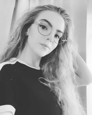 loeya Instagram post about Glasses