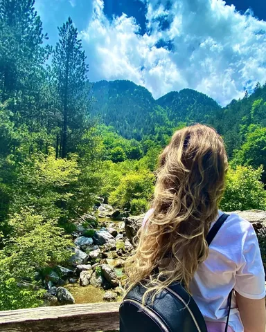 loeya Instagram post about Hiking experience