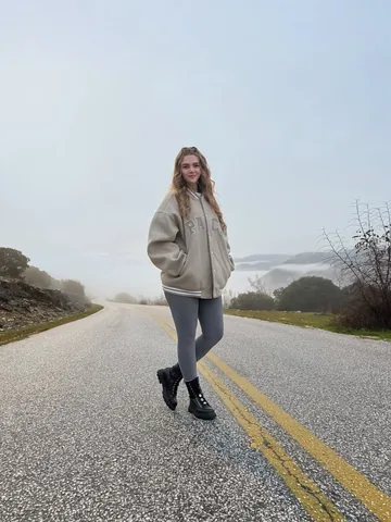 Loeya Instagram post thumbnail