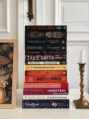 lottelikesbooks Instagram post about Autumn TBR