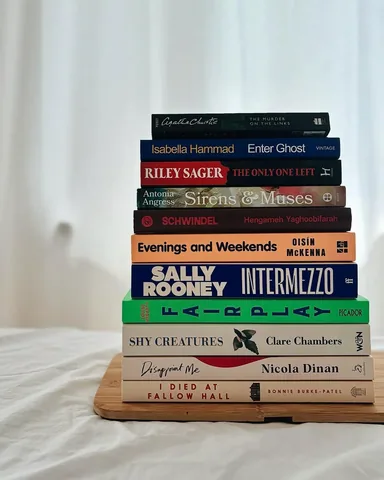 lottelikesbooks Instagram post about 2025 reading wrap up