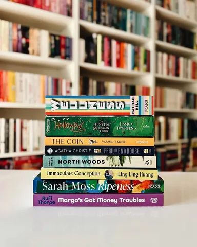 lottelikesbooks Instagram post about Summer TBR