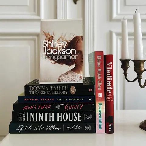 lottelikesbooks Instagram post about Campus novel recommendations