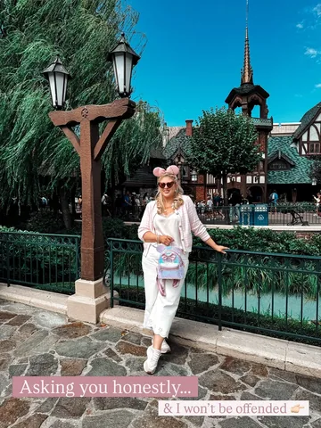 louisepentland Instagram post about Holiday content sharing