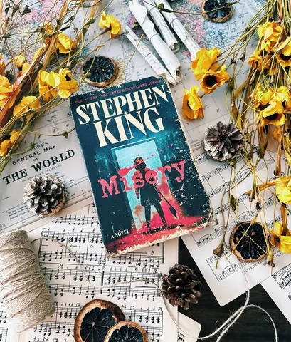 lovelybookishbelle Instagram post about Horror reading update