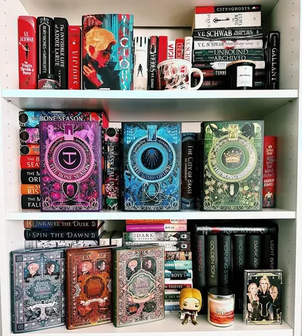 lovelybookishbelle Instagram post about Book organization