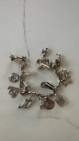 lovelyindeed Instagram post about Silver cleaning tutorial