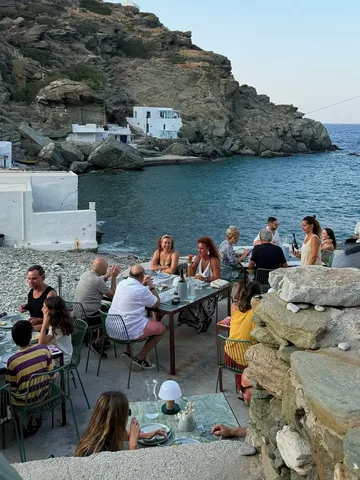lucywilliams02 Instagram post about Sifnos dining experience
