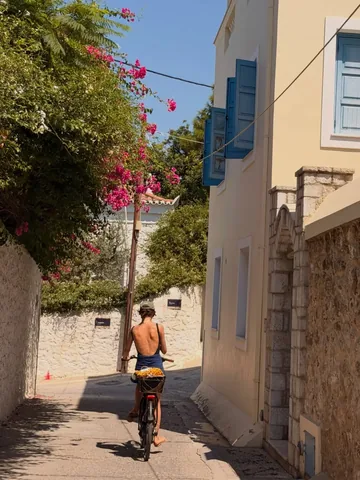 lucywilliams02 Instagram post about Greek summer travel