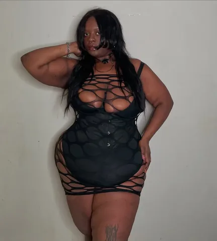 luhshawnay Instagram post about Plus size fashion showcase