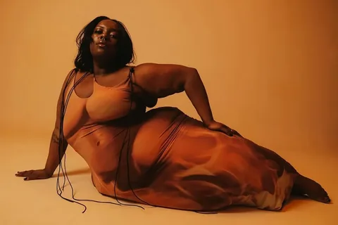 luhshawnay Instagram post about Alternative plus size modeling identity