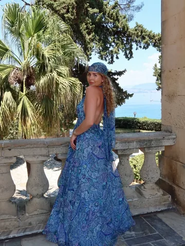 lydiabright Instagram post about Travel fashion looks