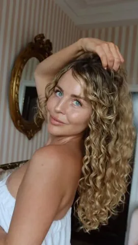 lydiabright Instagram post about Hair styling tool promotion