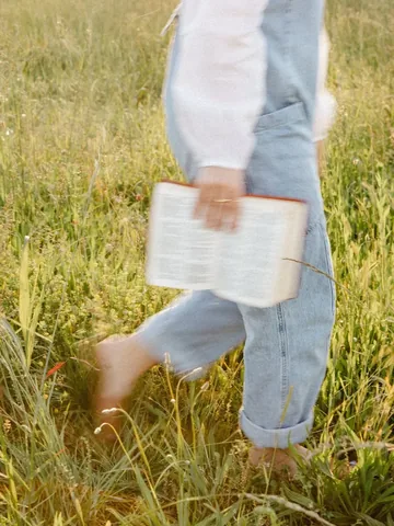 maddiee_joy Instagram post about Christian discipleship study