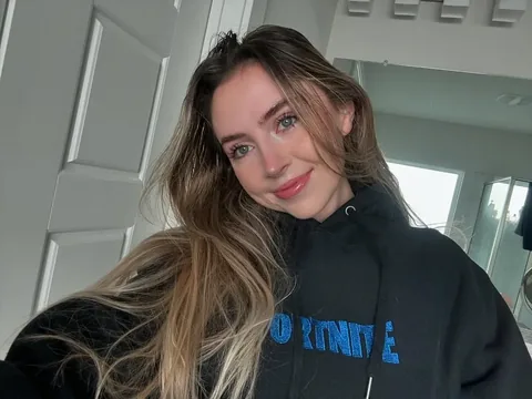 maddynf Instagram post about Cross platform posting