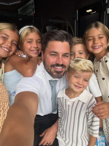 madisonbontempo Instagram post about Missing family while traveling