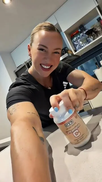 mailumaucci Instagram post about Vitamin C supplement