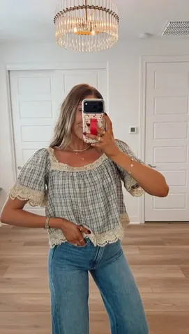 makennachristinexo Instagram post about Fall outfit styling