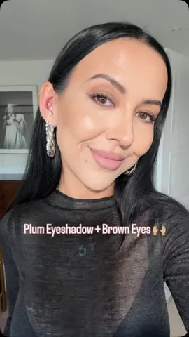 makeupbynikkilarose Instagram post about Makeup color trend
