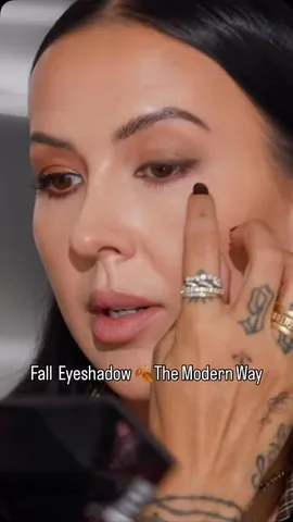 makeupbynikkilarose Instagram post about Eye makeup education