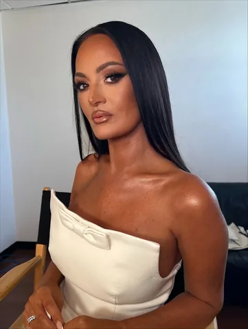 makeupbynikkilarose Instagram post about Celebrity makeup