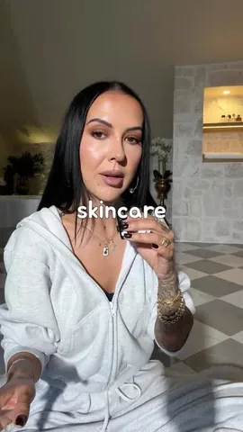 makeupbynikkilarose Instagram post about Beauty routine