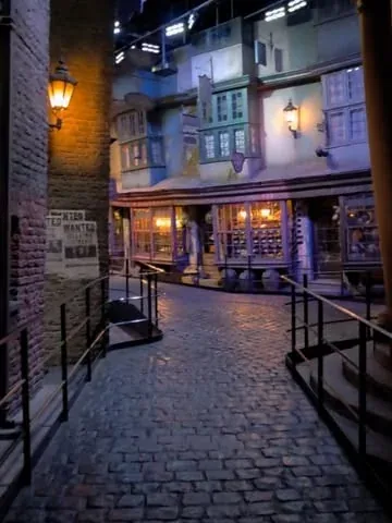 mantaskatleris Instagram post about Harry Potter Studio Tour