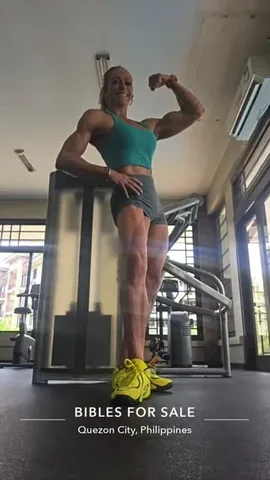 meganknight.bodybuilder Instagram post about Glute training