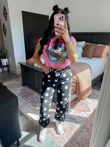meghanlsisco Instagram post about Casual mom fashion