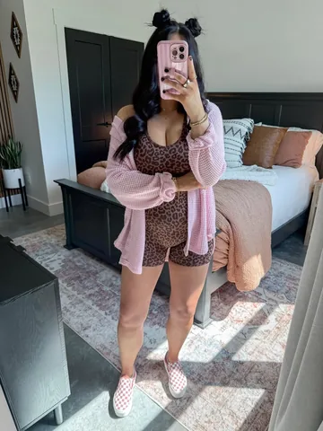 meghanlsisco Instagram post about Athleisure mom fashion