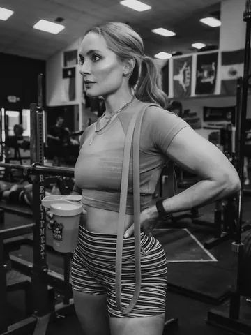megsquats Instagram post about Supplement giveaway