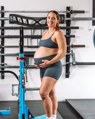 megsquats Instagram post about Pregnancy and postpartum strength training