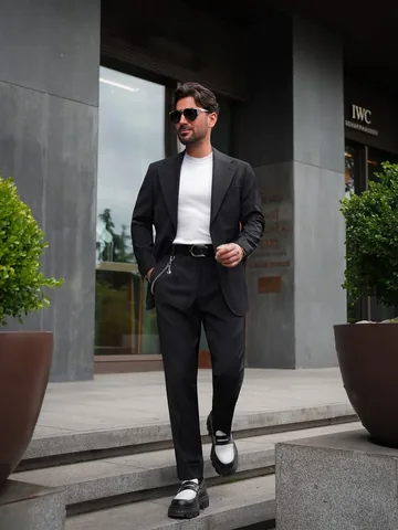 melikkam Instagram post about Suit product introduction