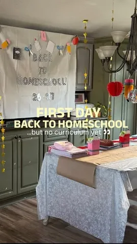 _melissaholguin Instagram post about Homeschool routine