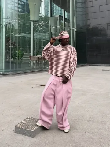 mess_touvor Instagram post about Pink visual aesthetic