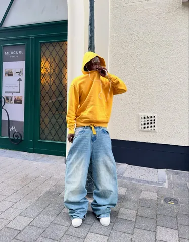 mess_touvor Instagram post about Color and photography