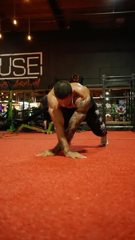 michaelcvazquez Instagram post about Push up training
