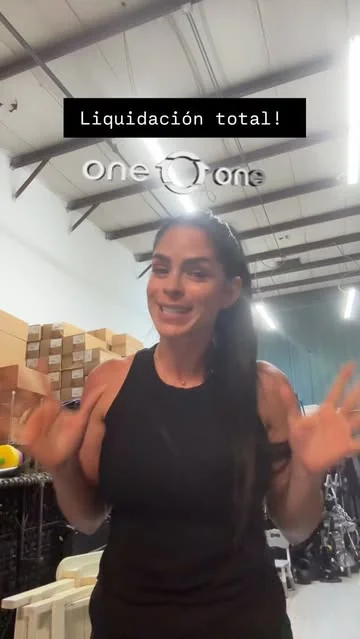 michelle_lewin Instagram post about Liquidación de ropa
